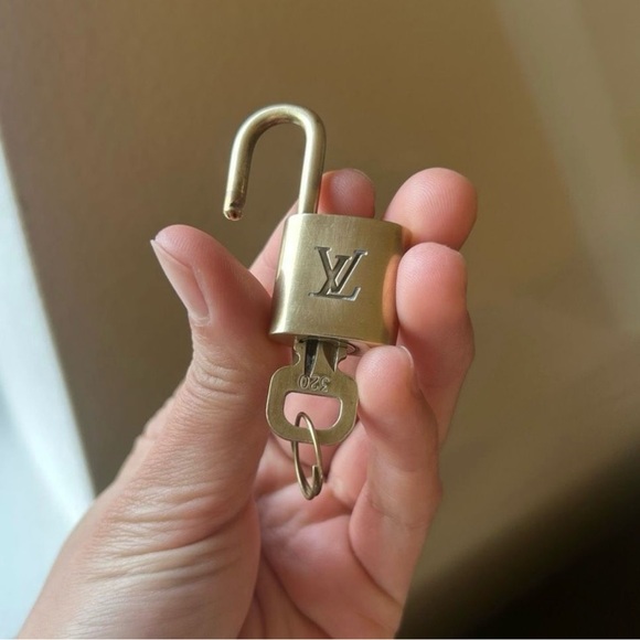 Louis Vuitton Lock & Key #320 - Picture 3 of 4